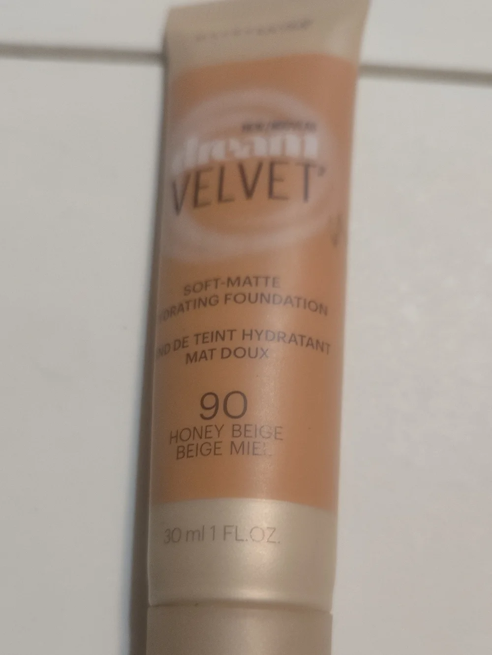 L'Oreal Dream Velvet Soft-Matte Hydrating Foundation - Honey Beige 90 Nwot